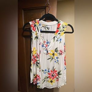 🍋Old Navy Sleeveless Blouse
